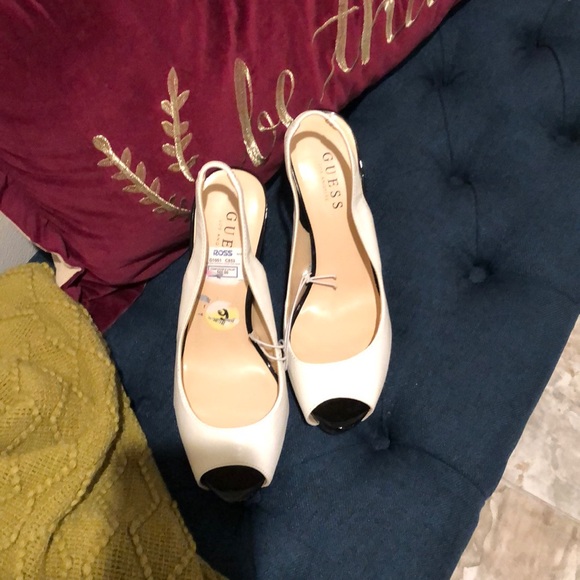 GUESS BLACK/WHITE SLINGBACK PUMPS 9 NWT - Picture 3 of 11